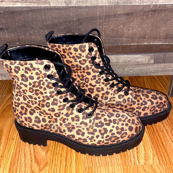 NWOT Forever 21 Leopard boots - Picture 1 of 9
